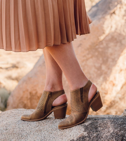 Baretraps Yangley Block Heel Bootie