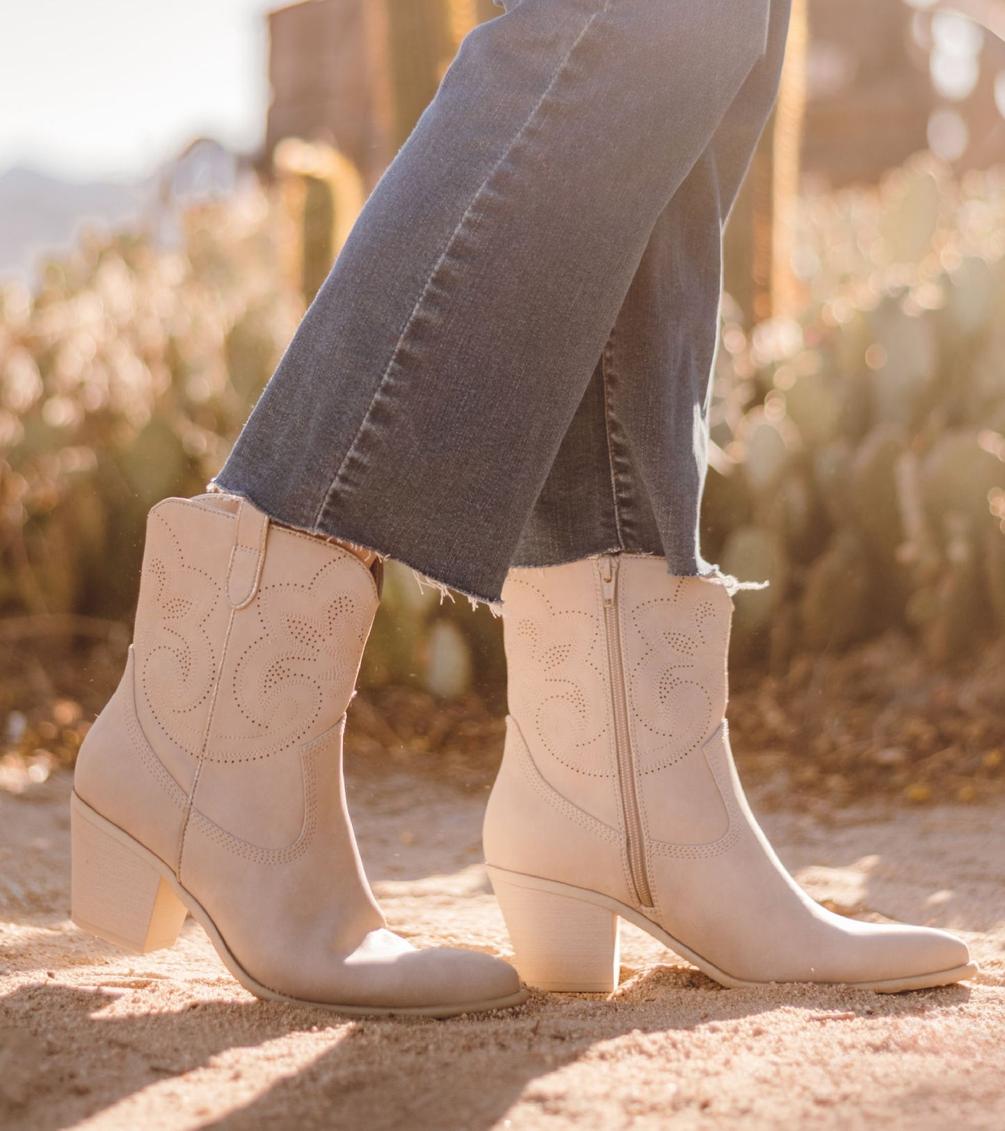 Baretraps Yenni Western Boot