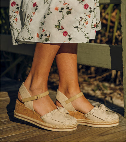 Baretraps Arabelle Closed Toe Wedge Sandal