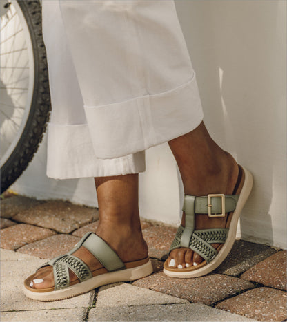 Baretraps Emmery Slide Sandal